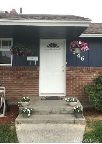Property Photo: 946 S Juniper Dr WA 98837