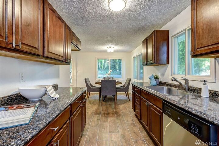 Property Photo: 1612 S 252nd St WA 98198