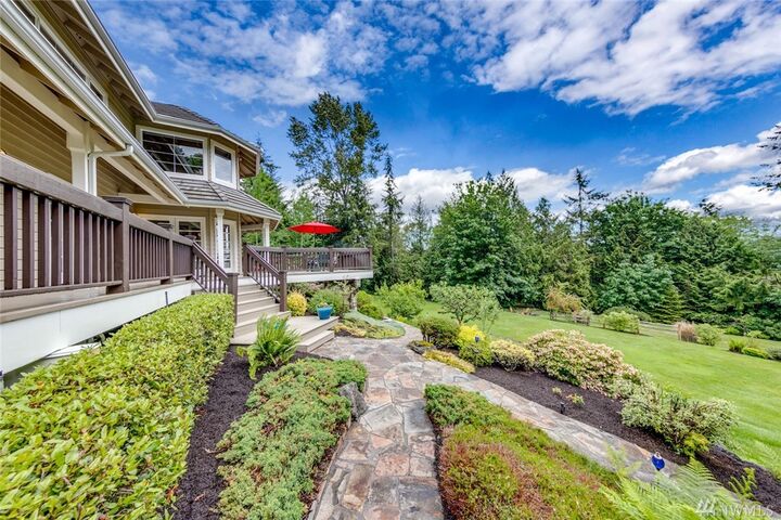 Property Photo: 10150 Citation Ct NE WA 98110