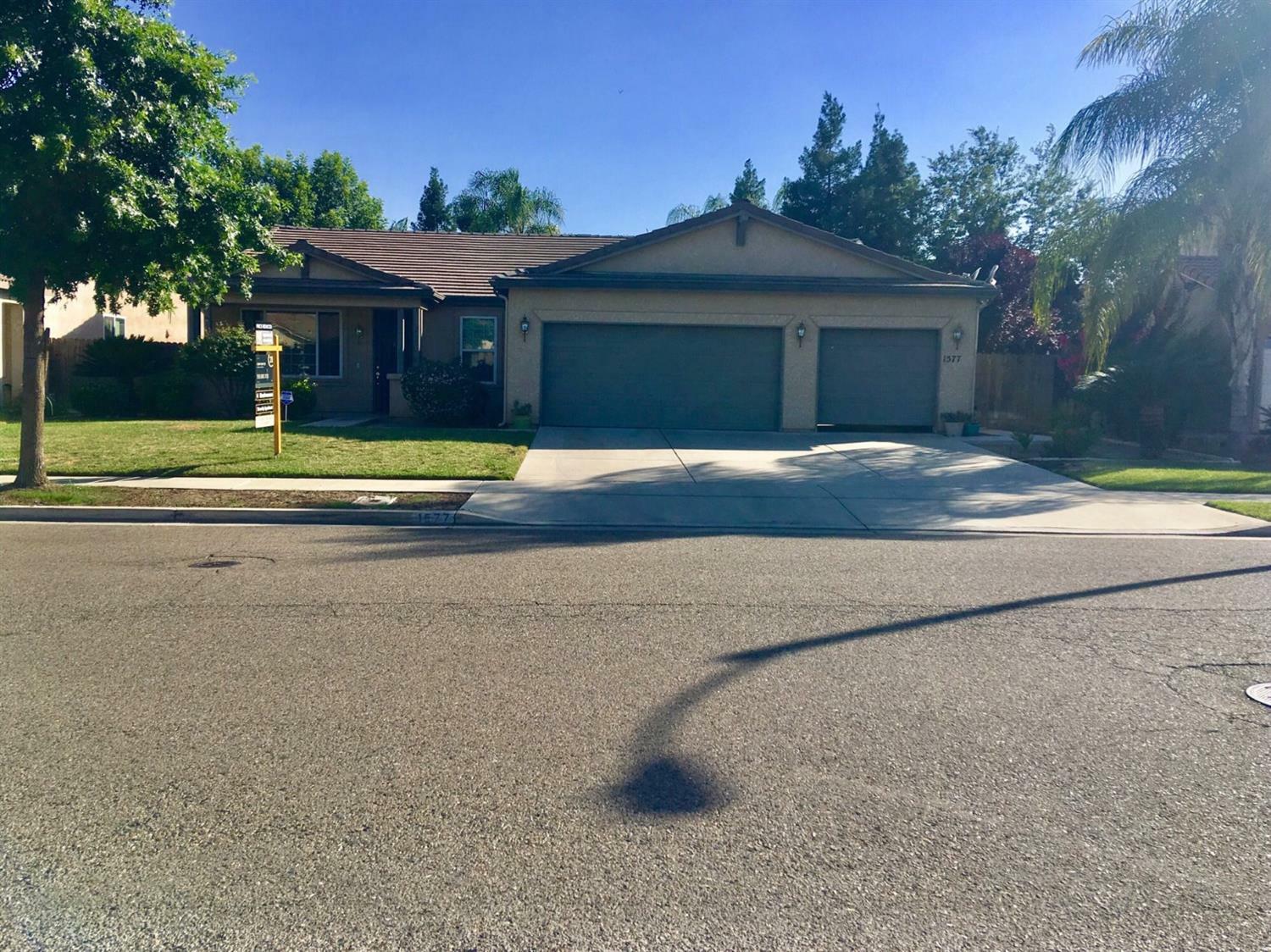 Property Photo:  1577 Palomino Street  CA 93274 