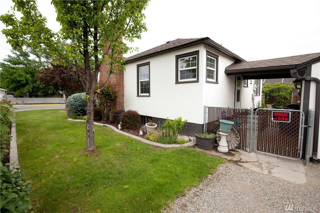 Property Photo: 1137 9th St WA 98801