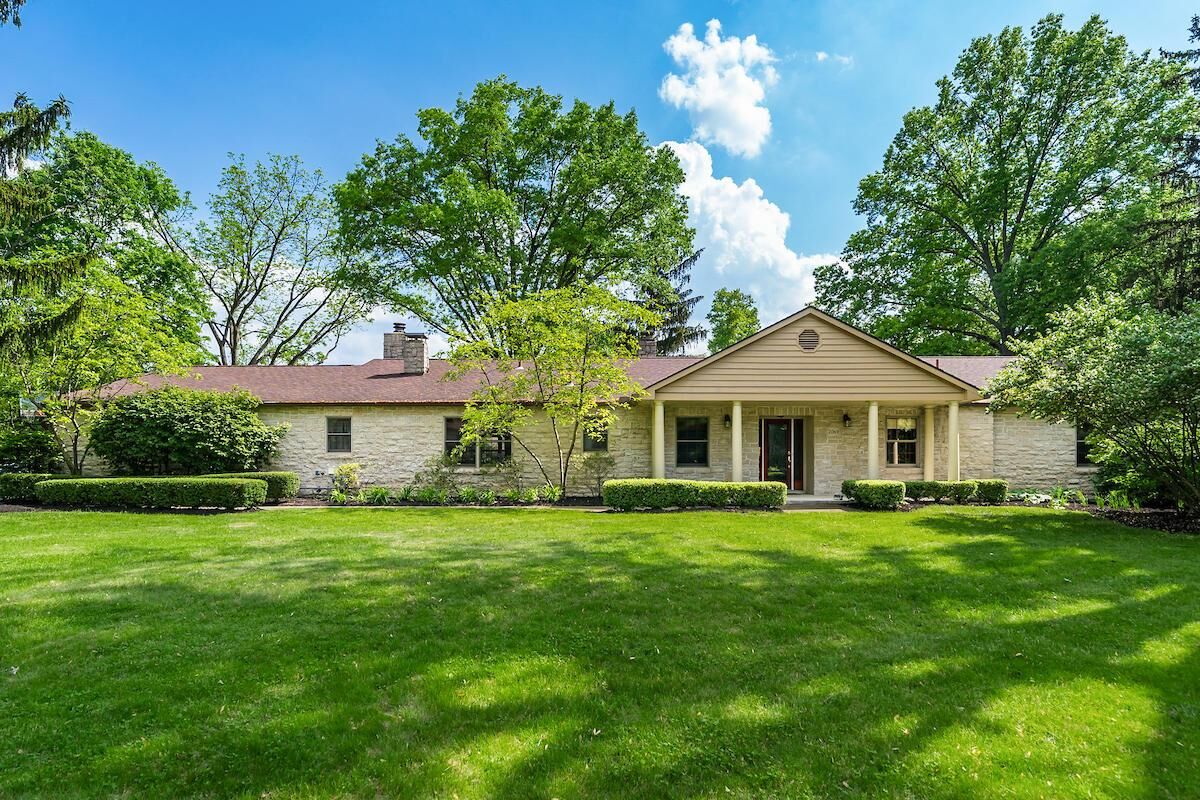 Property Photo:  2069 Pinebrook Road  OH 43220 