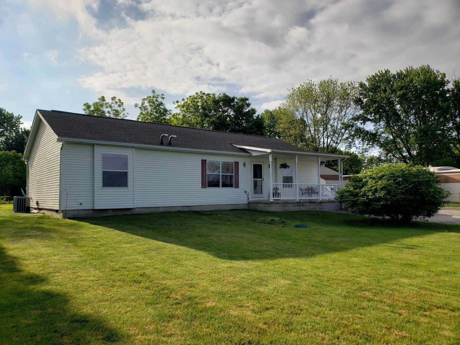 Property Photo:  