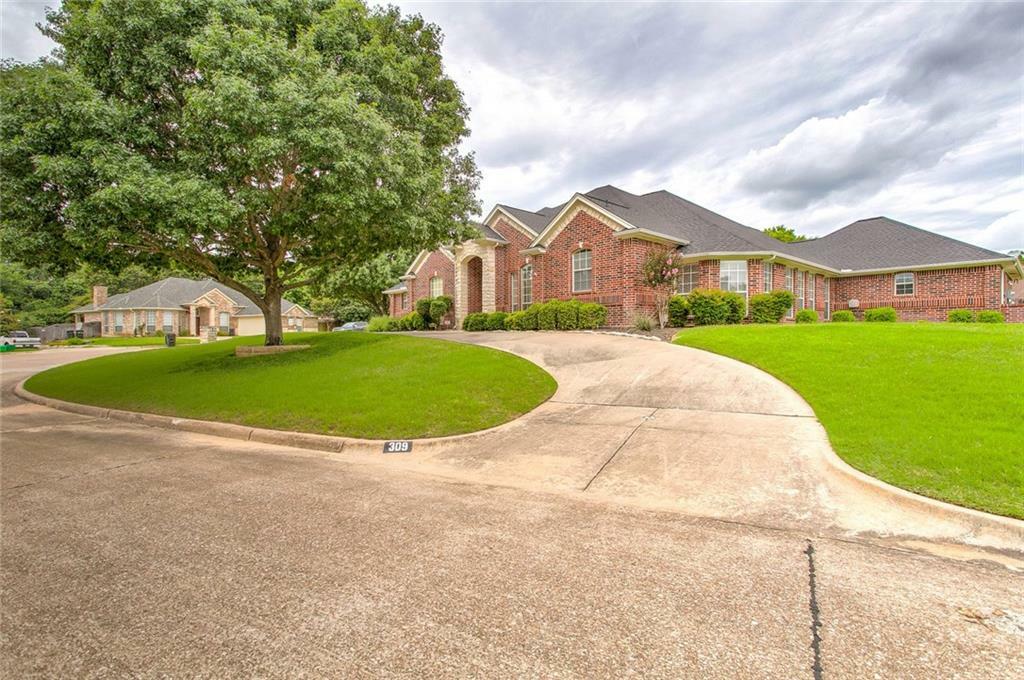 Property Photo:  309 Leeward Circle  TX 76020 