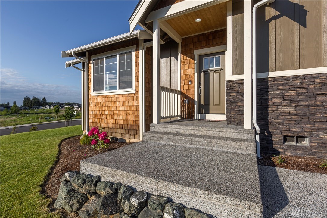 Property Photo: 5966 Monument Dr WA 98248