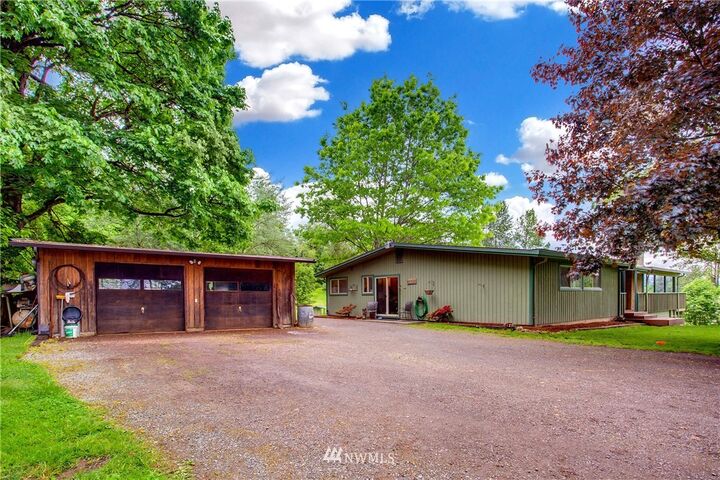 Property Photo: 6024 329th Avenue NE WA 98014
