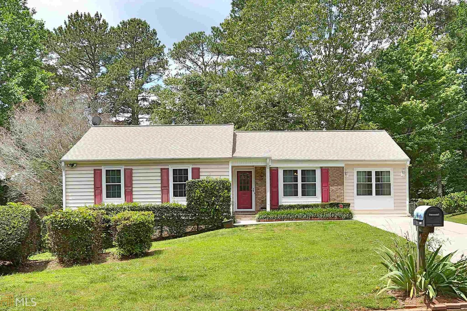 Property Photo:  10290 Rillridge Court  GA 30022 