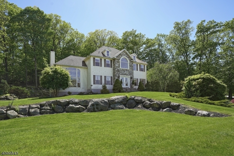 Property Photo: 4 King Alex Ct NJ 07871