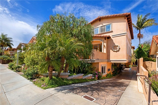 Property Photo:  2317 Harriman Lane A  CA 90278 