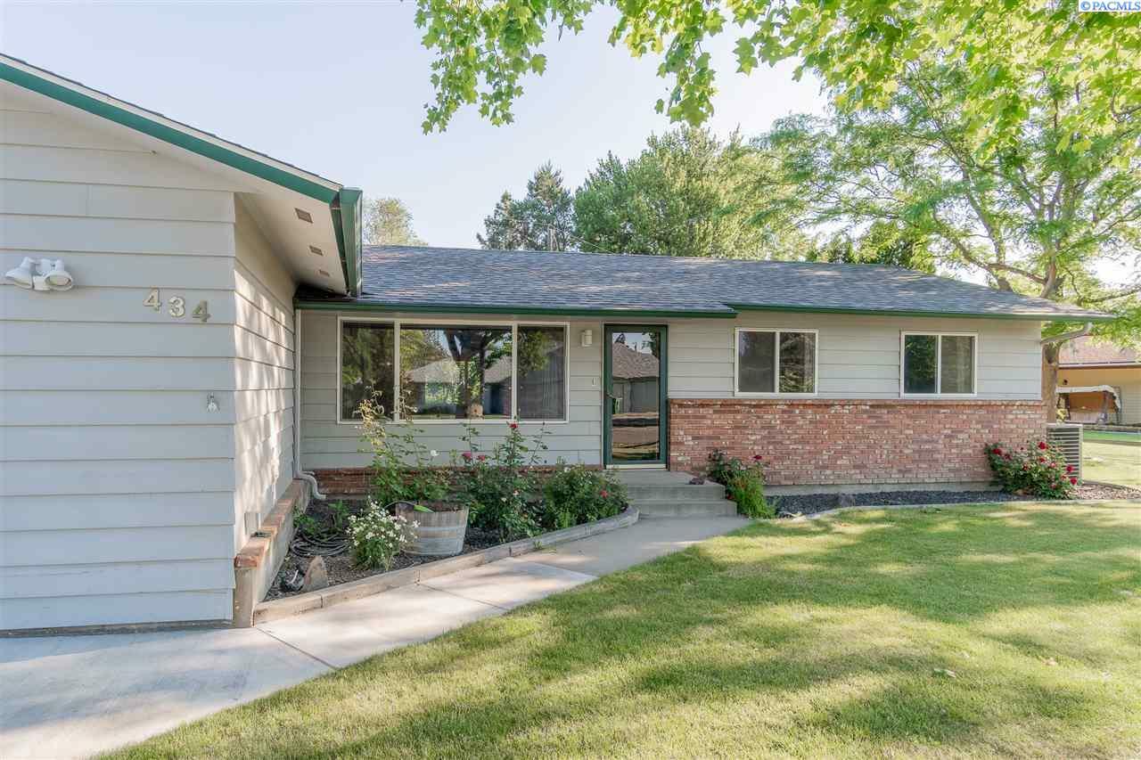Property Photo:  434 W 32nd Ave  WA 99337-5117 