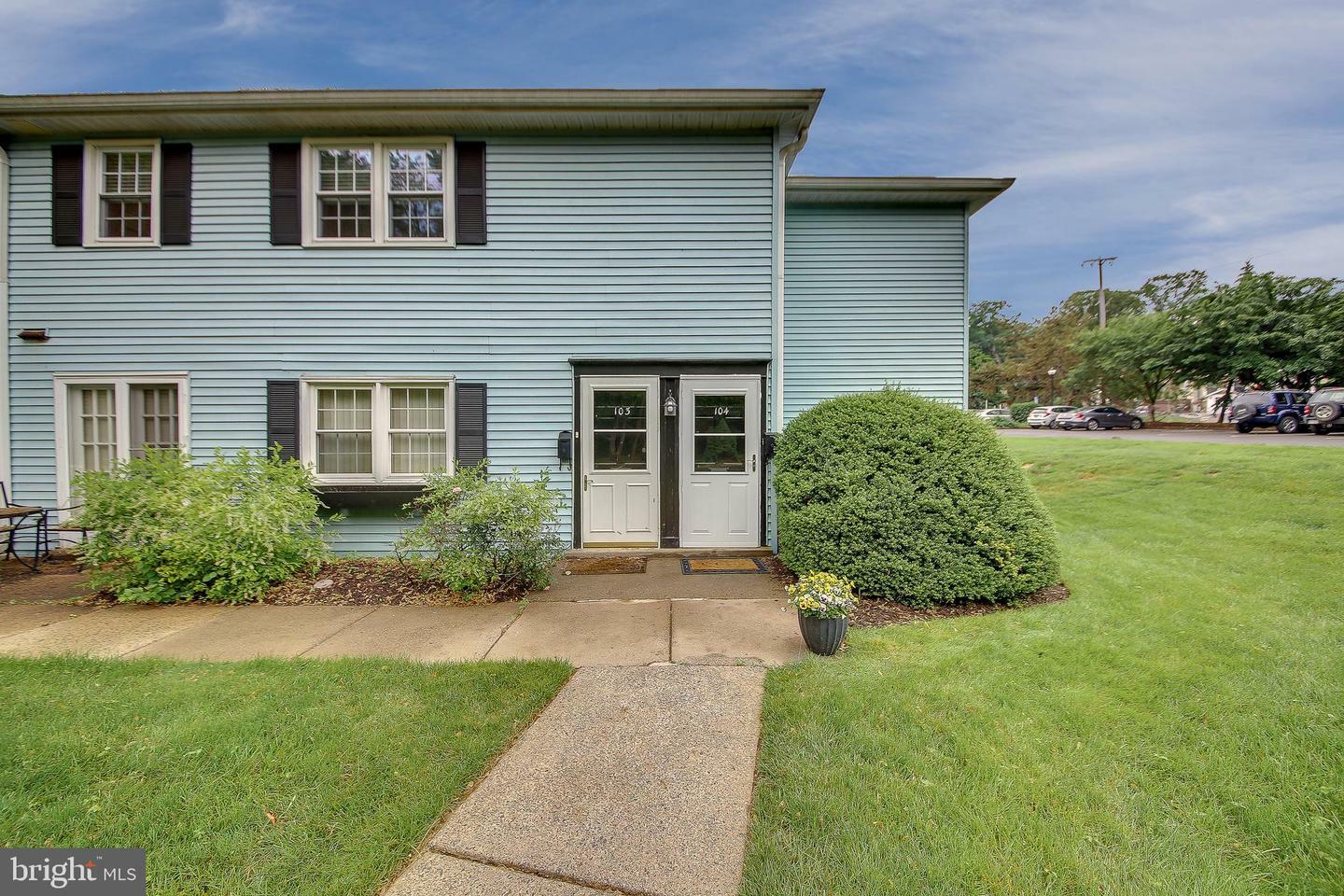 Property Photo:  104 Yardley Commons  PA 19067 