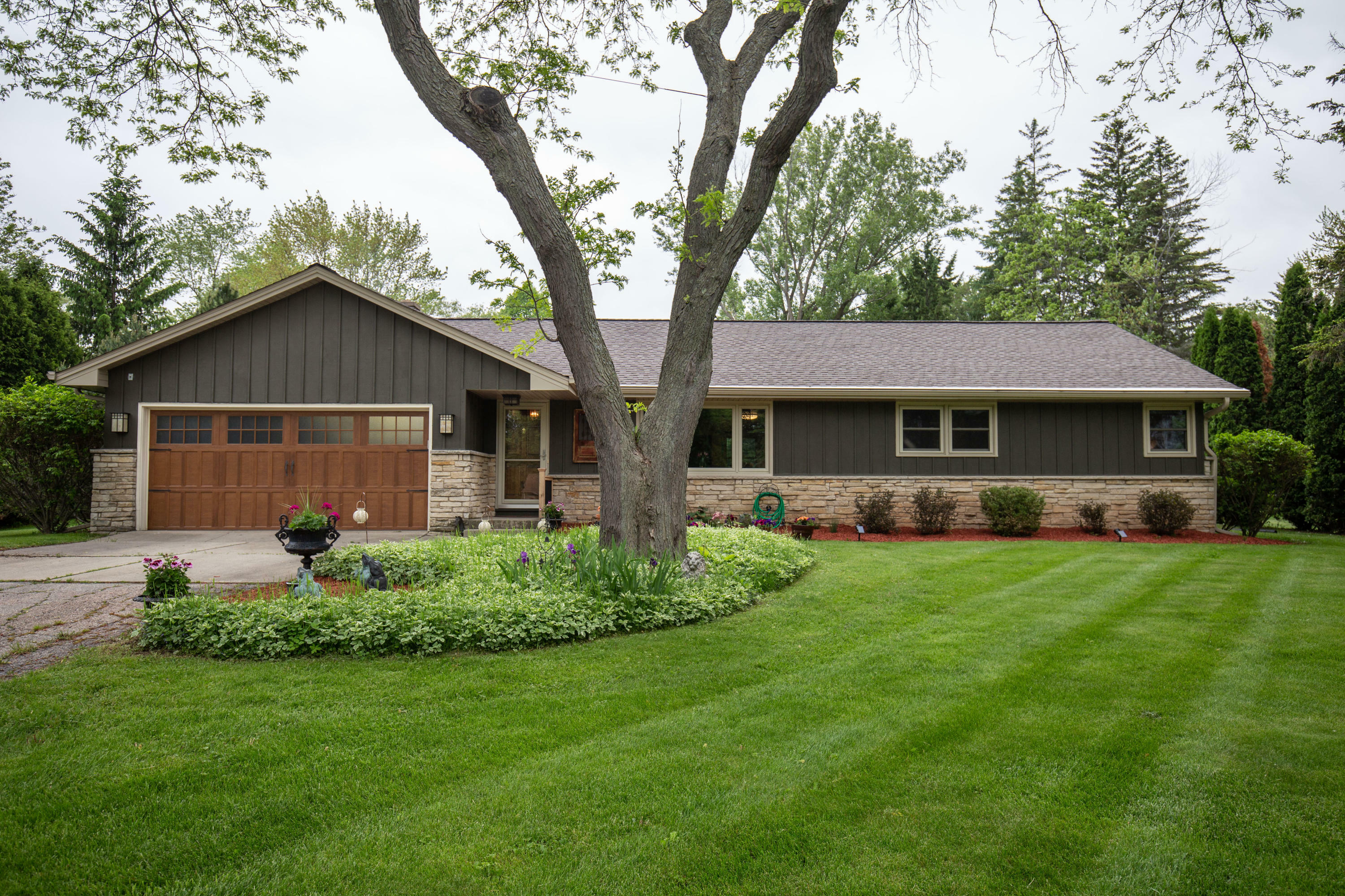 Property Photo:  11467 N St James Ln  WI 53092 