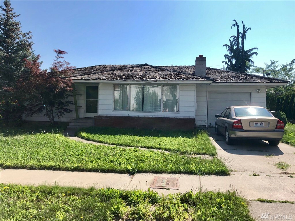 Property Photo: 1217 Fuller St WA 98801