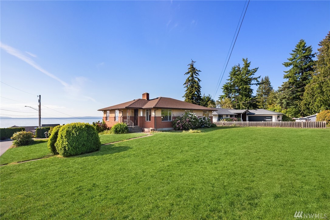Property Photo:  18828 Soundview Place  WA 98020 