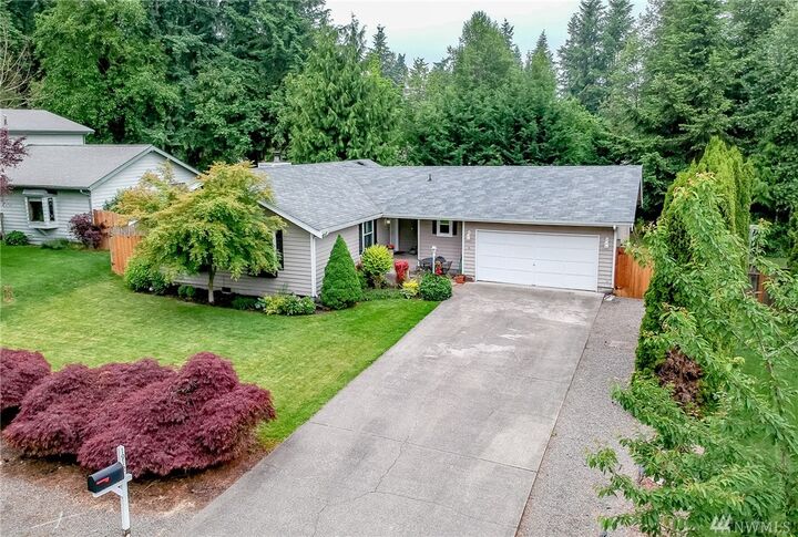 Property Photo:  19121 Maryann Dr E  WA 98391 