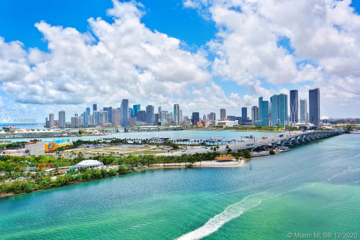 Property Photo:  1000 Venetian Way 1706  FL 33139 