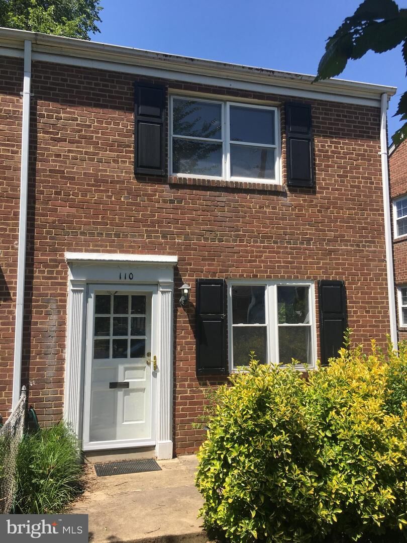 Property Photo:  110 E Rosemont Avenue  VA 22301 