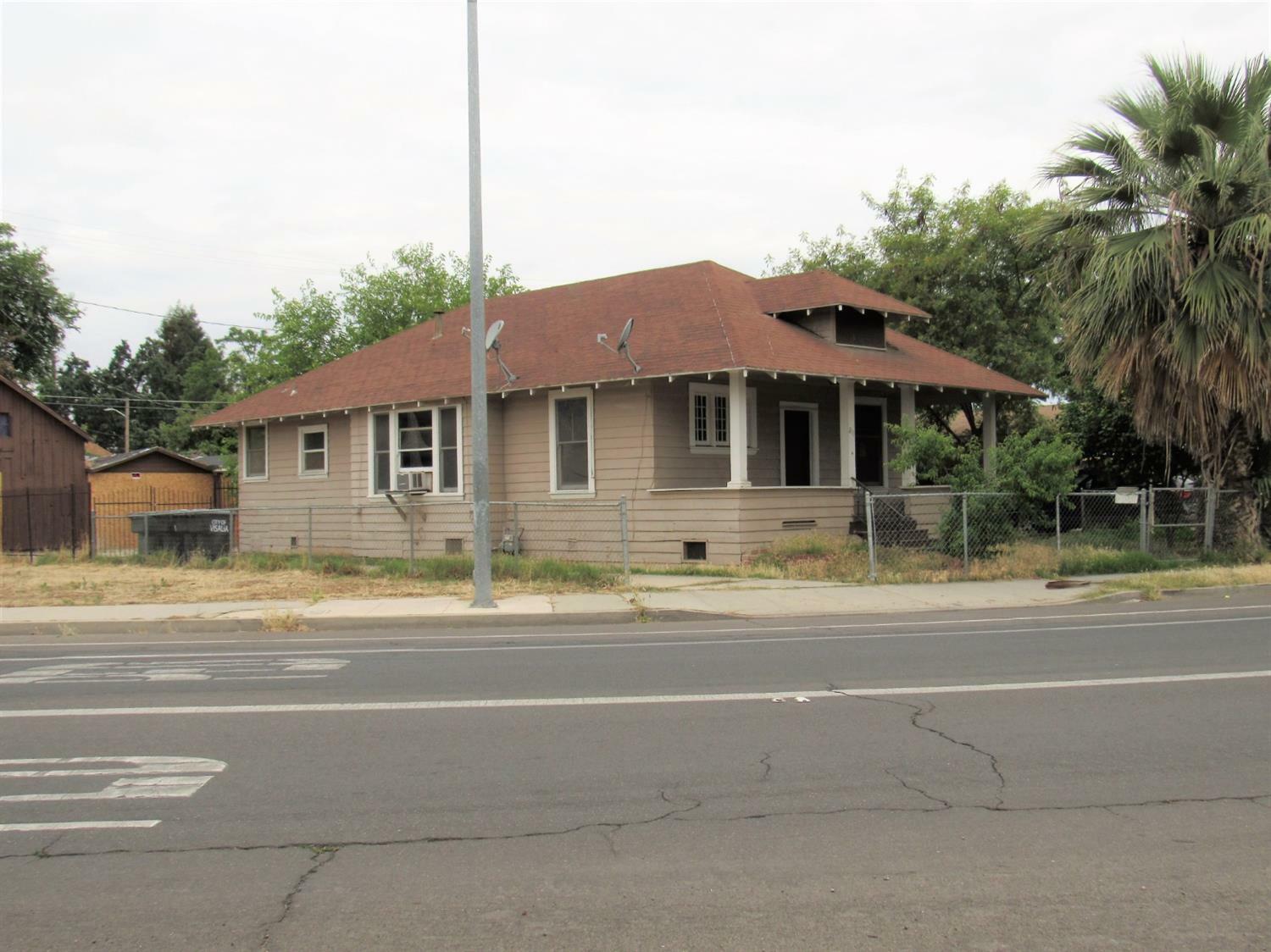 Property Photo:  211 NW 2nd Avenue  CA 93291 