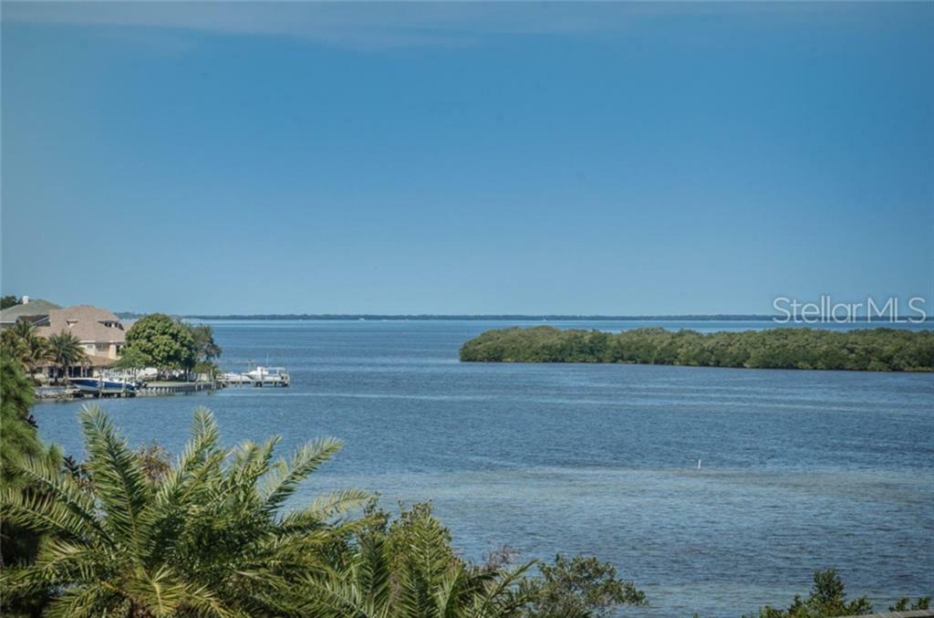 Property Photo:  422 Oceanview Ave  FL 34683 
