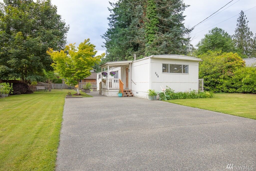 Property Photo:  208 High Avenue  WA 98294 