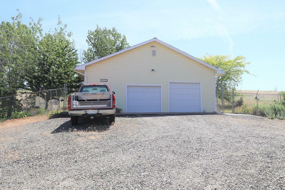 Property Photo:  4301 Cheyne Rd  WA 98953 