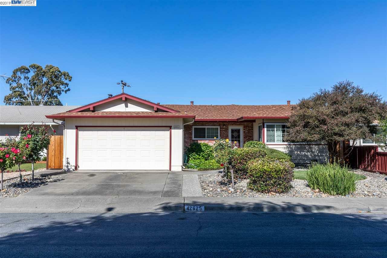 Property Photo:  42625 Isle Royal Street  CA 94538-3940 