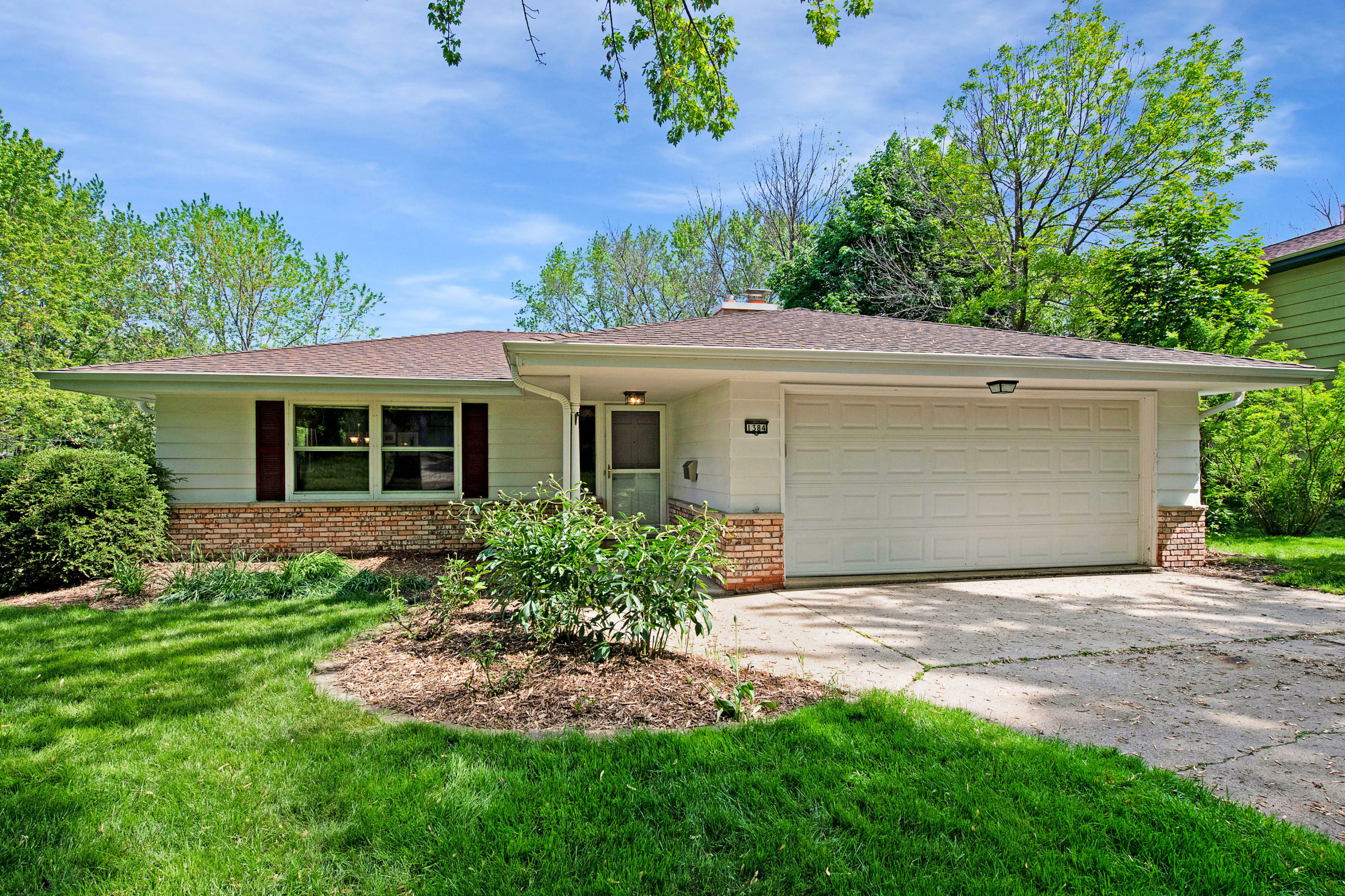 Property Photo: 1384 Harris Dr WI 53186