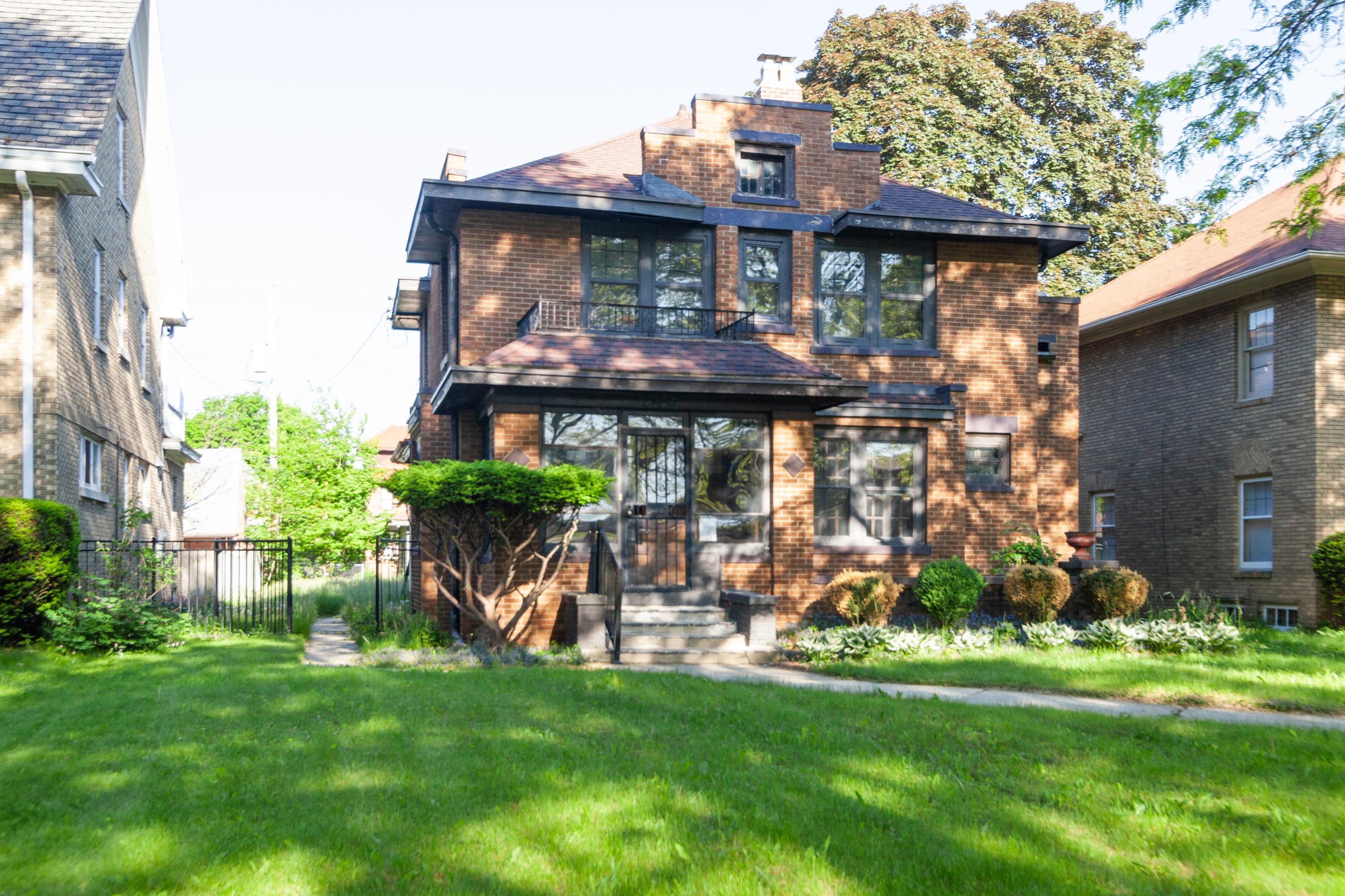 Property Photo: 2857 N Grant Blvd WI 53210