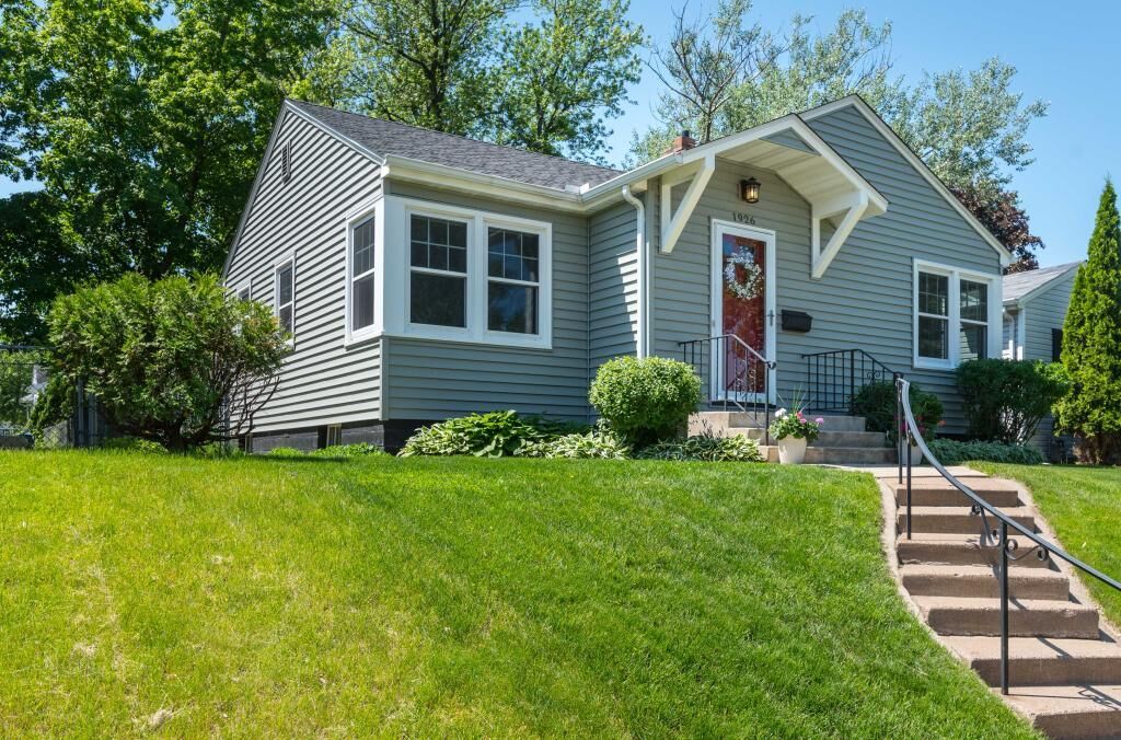 Property Photo:  1926 Sheridan Avenue  MN 55116 