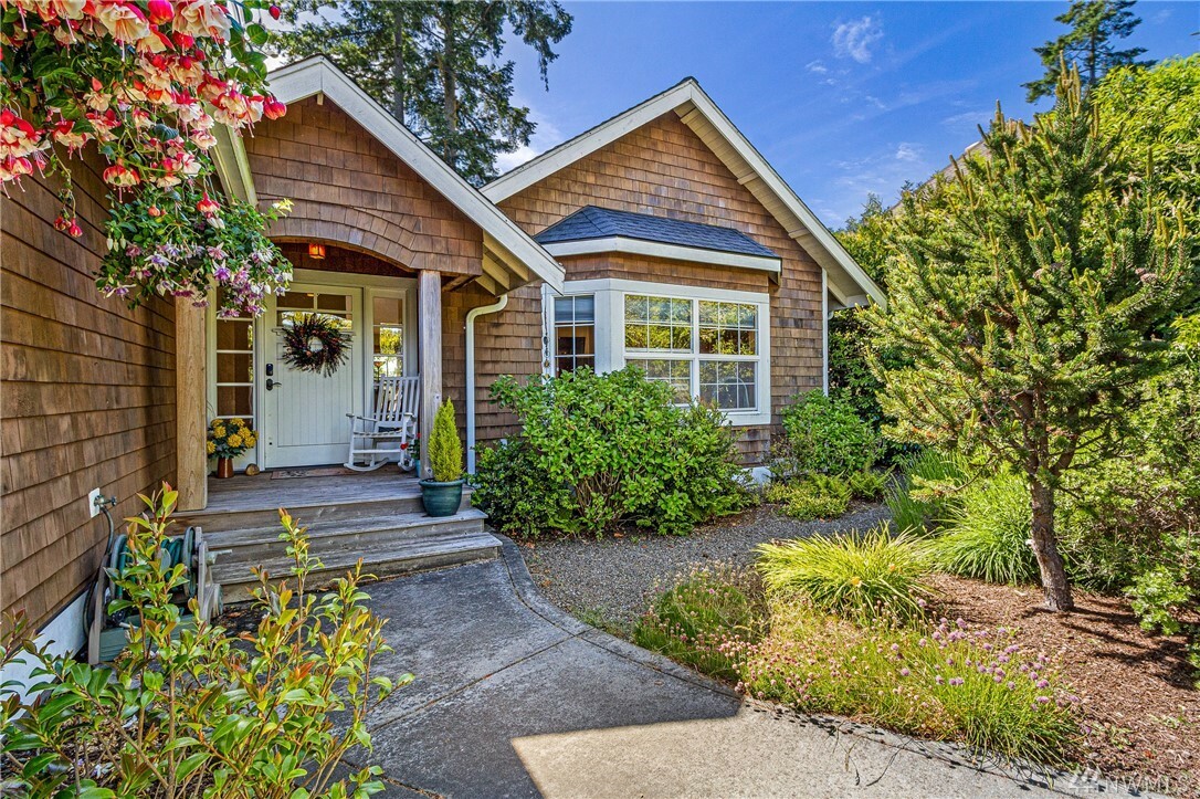 Property Photo:  503 W Kelsando Cir  WA 98250 