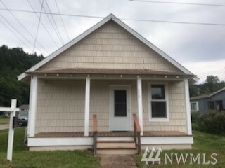 Property Photo: 110 Pershing Ave WA 98323