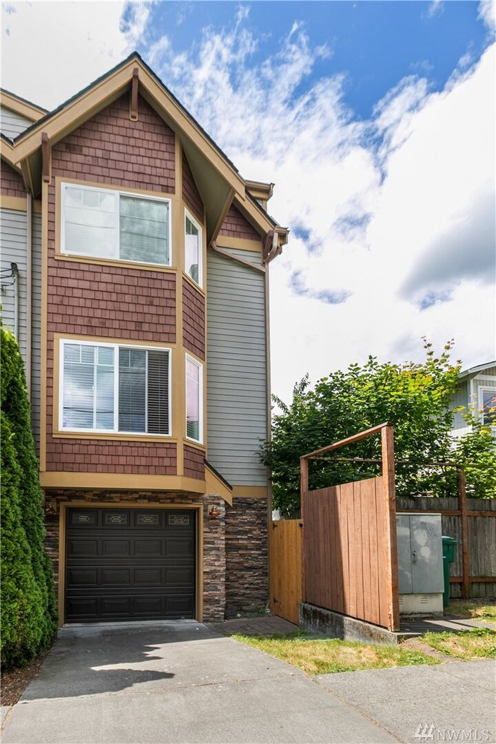 Property Photo:  1700 NW 58th St 101  WA 98107 