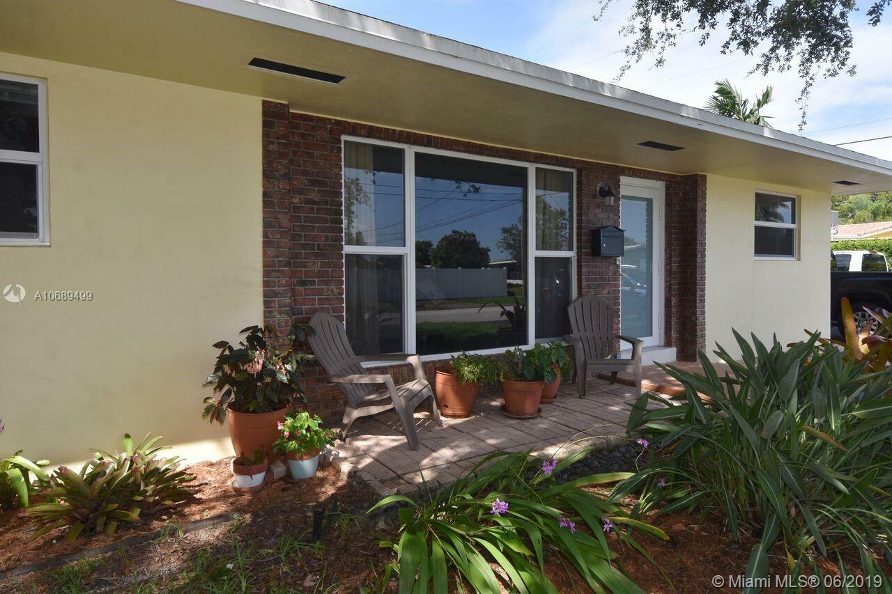 Property Photo:  3709 N Highland Ct  FL 33021 