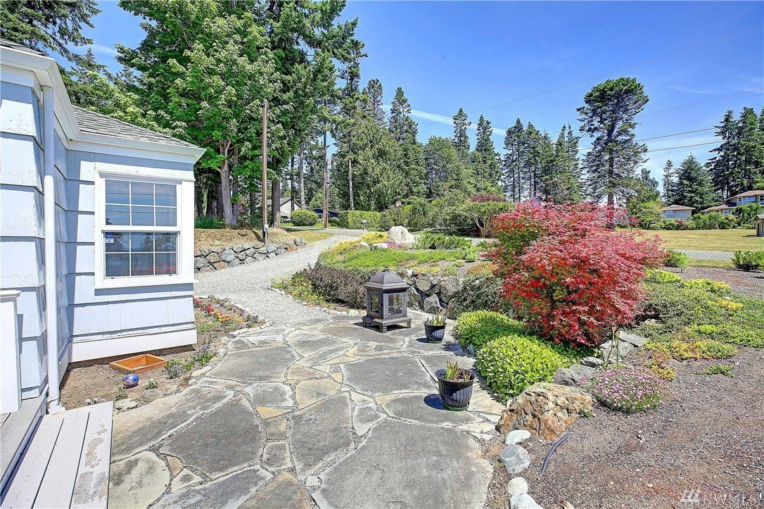 Property Photo:  3162 Redwing Rd  WA 98282 