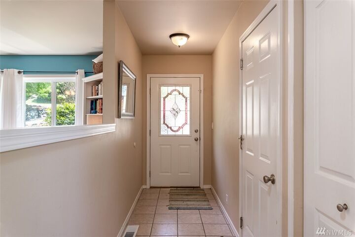 Property Photo:  2401 Crosby Dr  WA 98274 