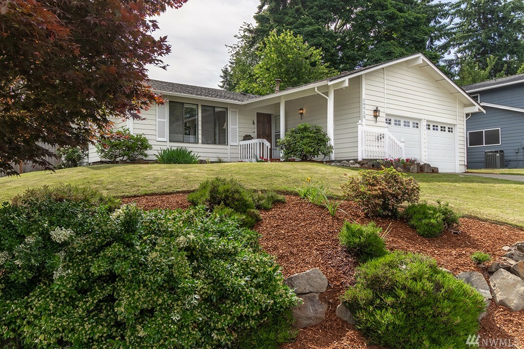 Property Photo:  10712 157th Ave NE  WA 98052 