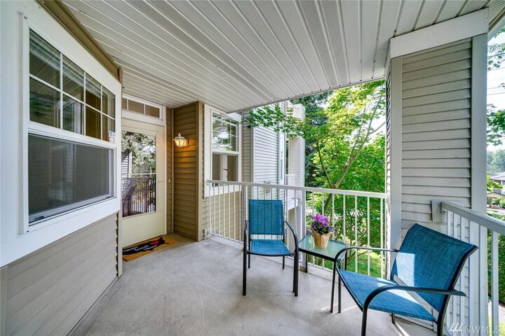 Property Photo:  402 S 47th St E  WA 98055 