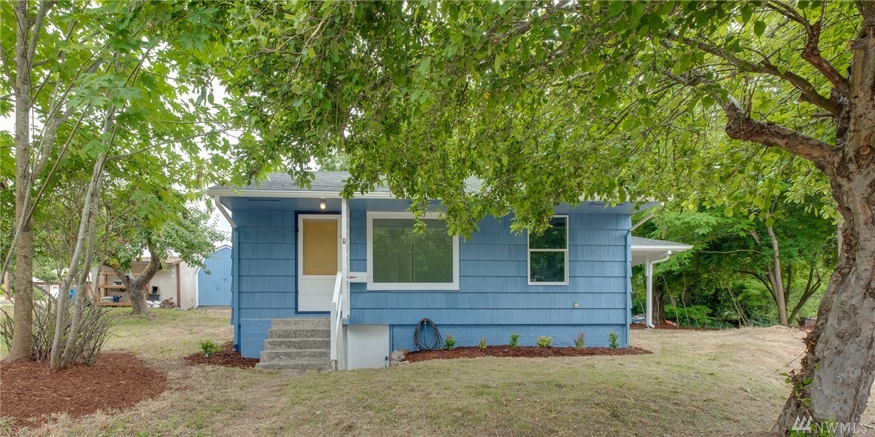 Property Photo:  3706 Laurel Place  WA 98312 