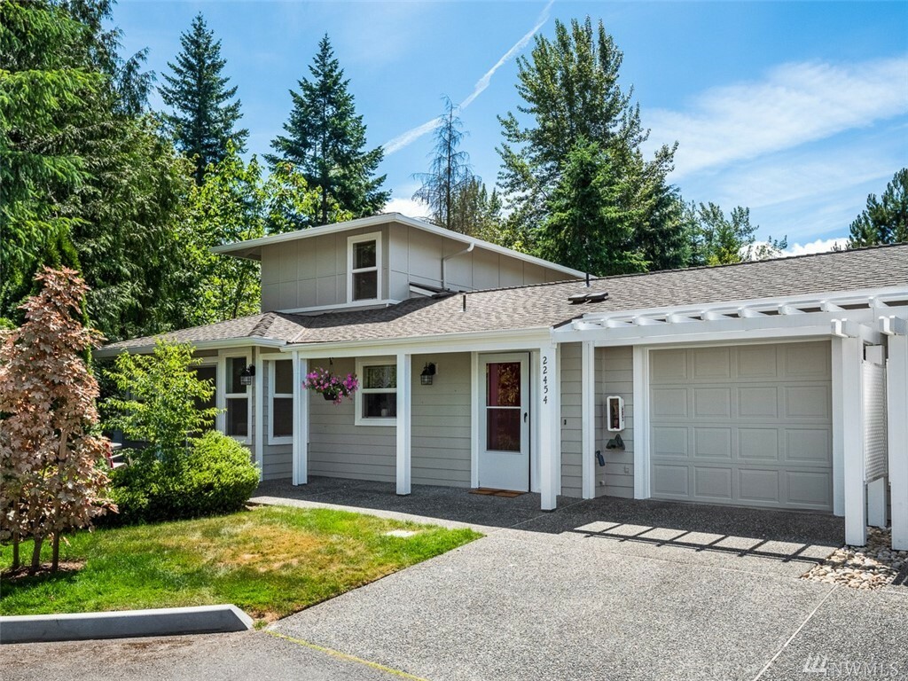 Property Photo:  22454 SE 37th Terrace 2345  WA 98029 