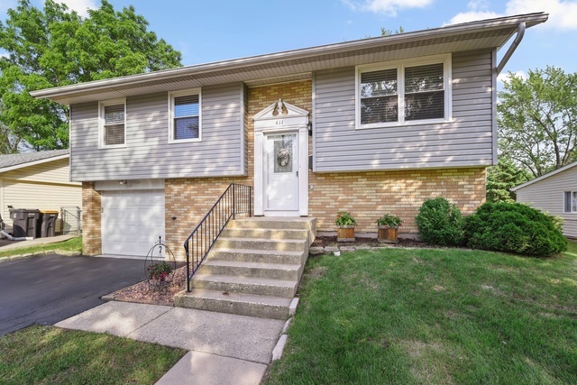 Property Photo:  411 Sherwood Drive  IL 60107 