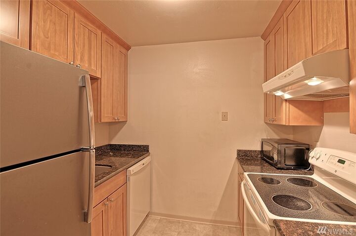 Property Photo: 4819 180th St SW J202 WA 98037