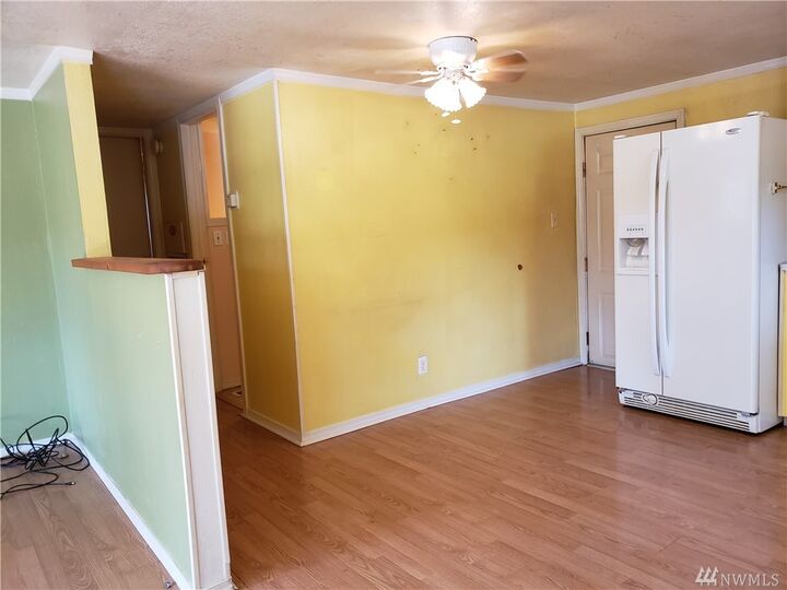 Property Photo:  805 Garfield Ave E  WA 98589 