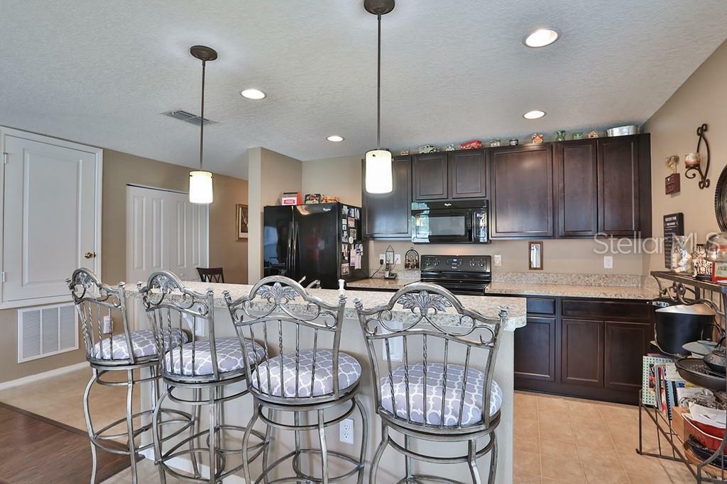 Property Photo:  2105 Nuttall Oaks Place  FL 33510 