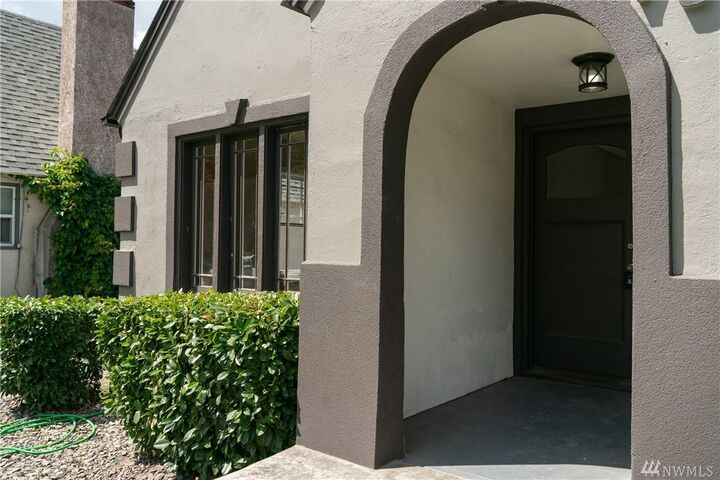 Property Photo:  764 Monroe St  WA 98801 