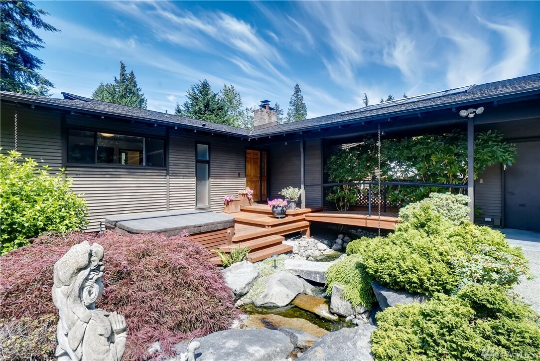 Property Photo:  12845 NE 73rd St  WA 98033 