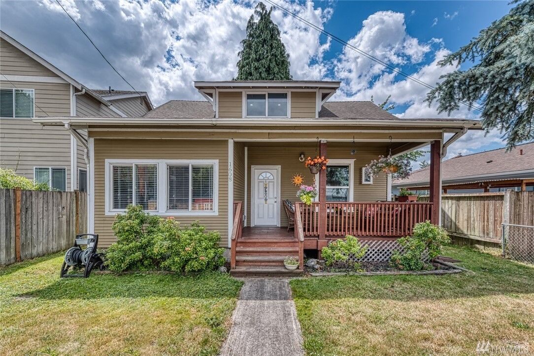 Property Photo:  1608 E Pioneer Ave  WA 98372 