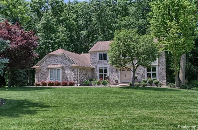 Property Photo: 520 Maryknoll Drive MI 48309
