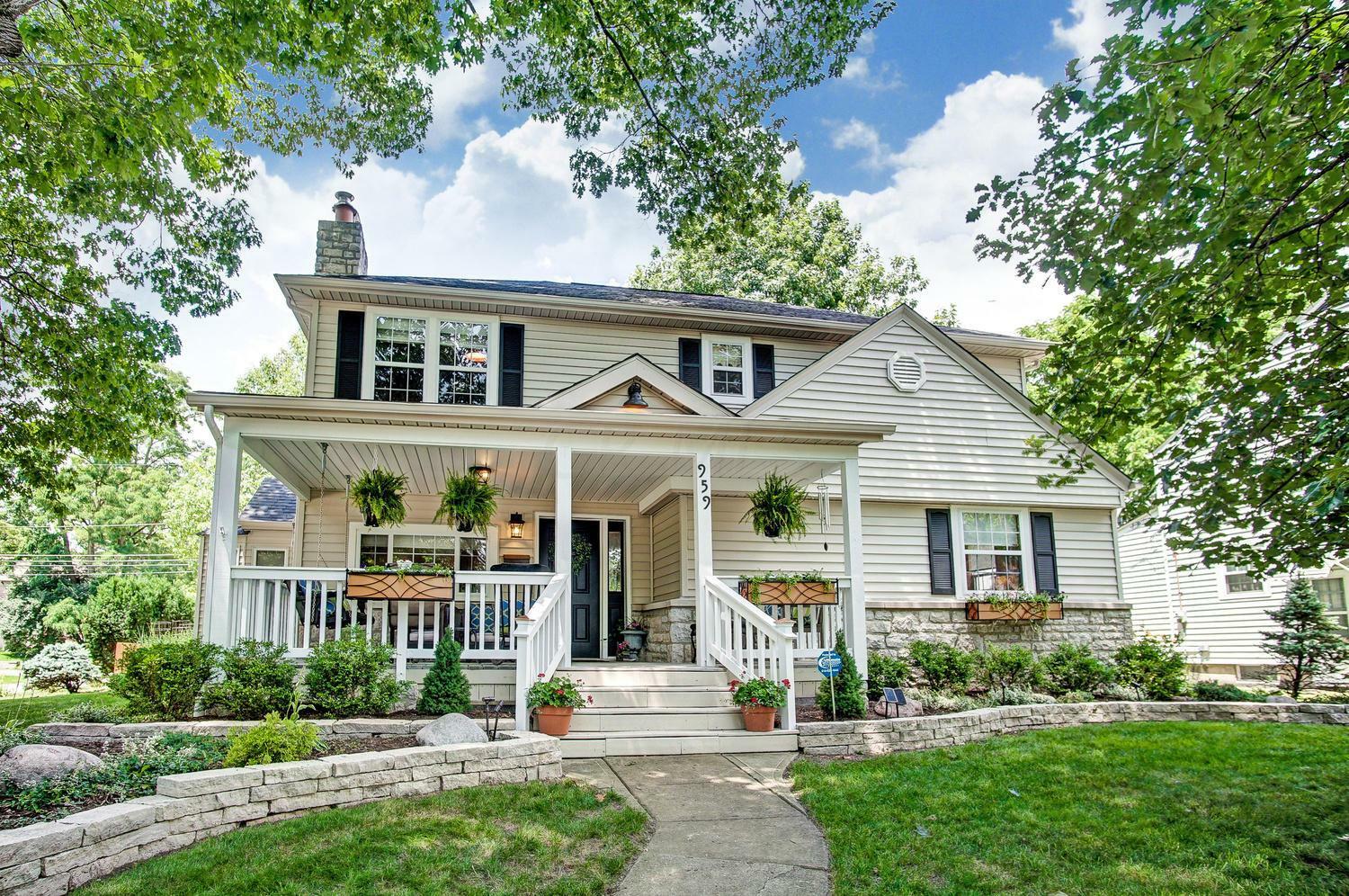 Property Photo: 959 S Roosevelt Avenue OH 43209