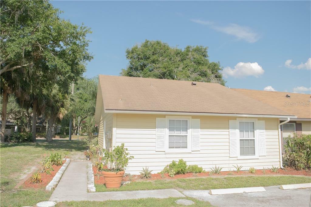 Property Photo: 2 Sandalwood Court FL 32765