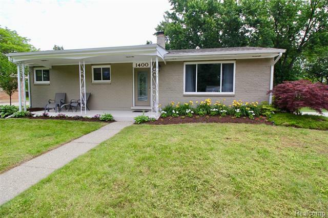 Property Photo:  1400 Irwin Drive  MI 48327 